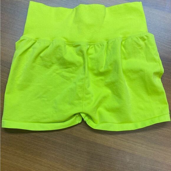 🆕Camila Coelho NWOT Valentina Zip Tank in Chartreuse - Picture 8 of 8